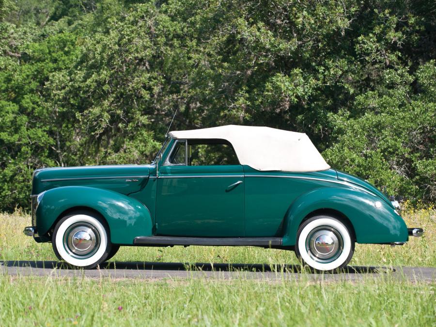  Ford V8 Deluxe Convertible Coupe 1940 года  (фото 17 из 26)